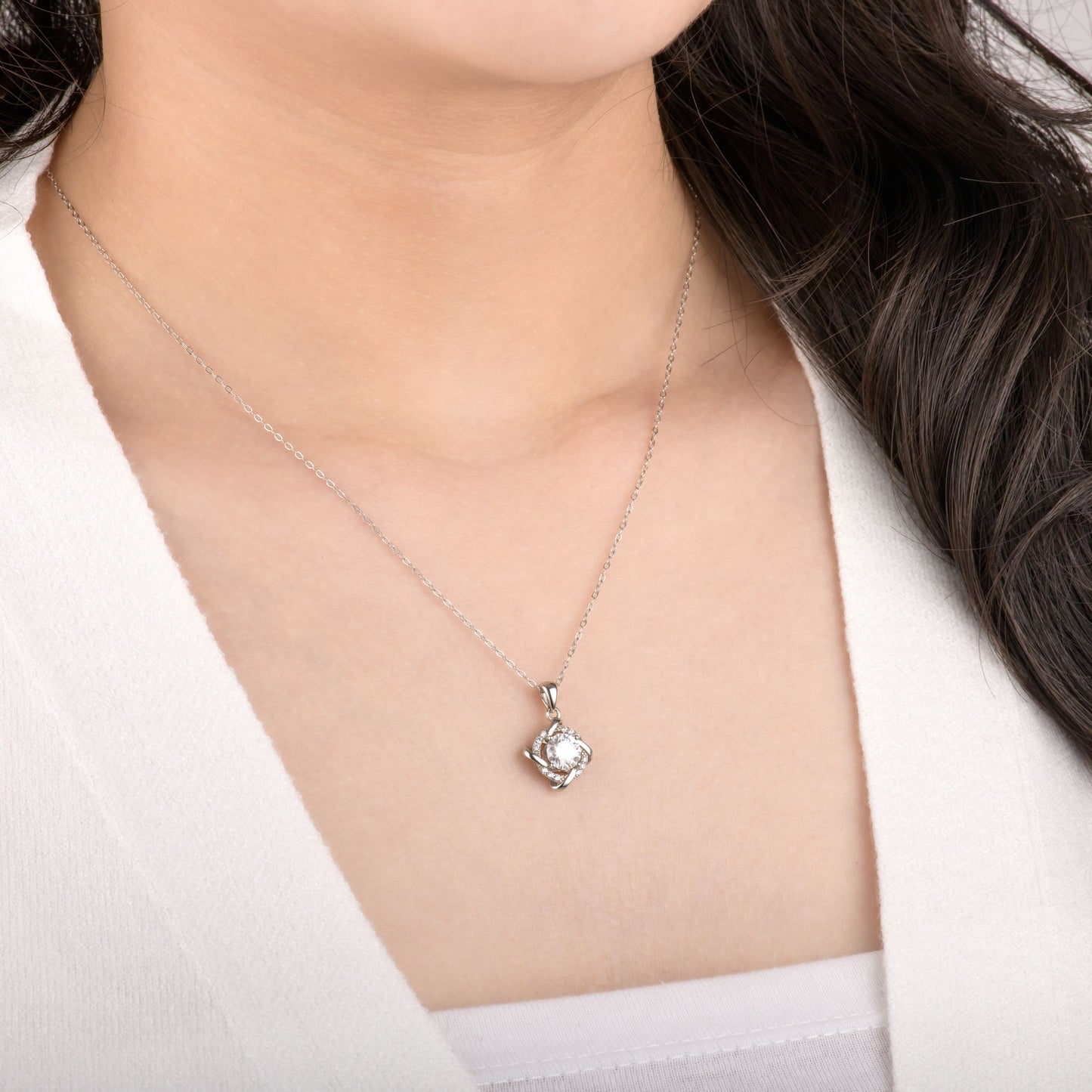 Silver Necklace with an Excellent Grade Cut Moissanite